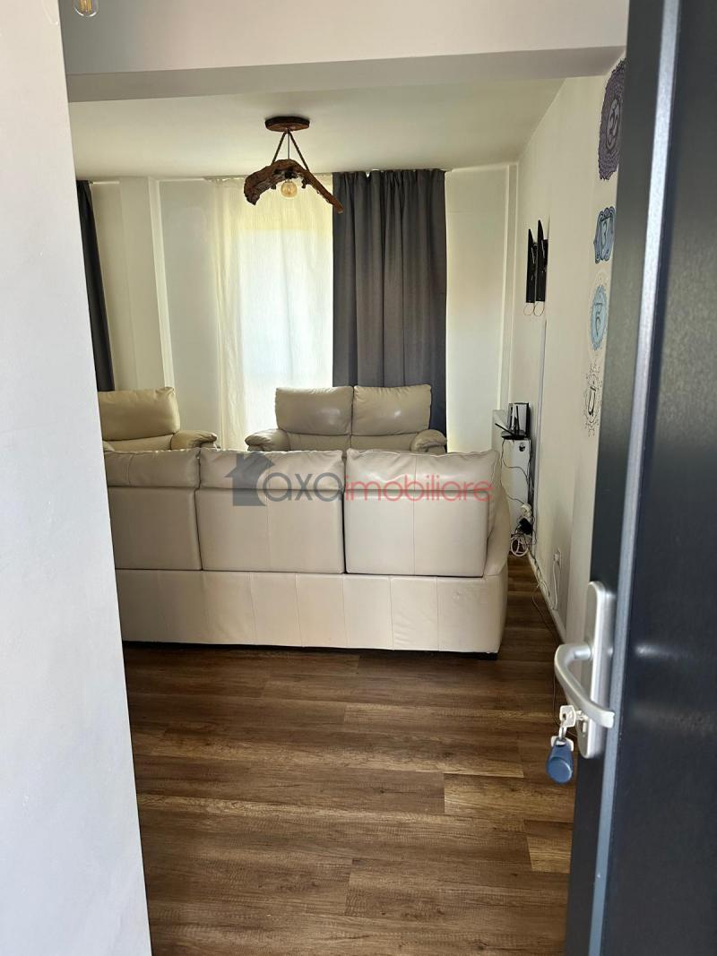 Apartament 4 camere de vanzare in Floresti
